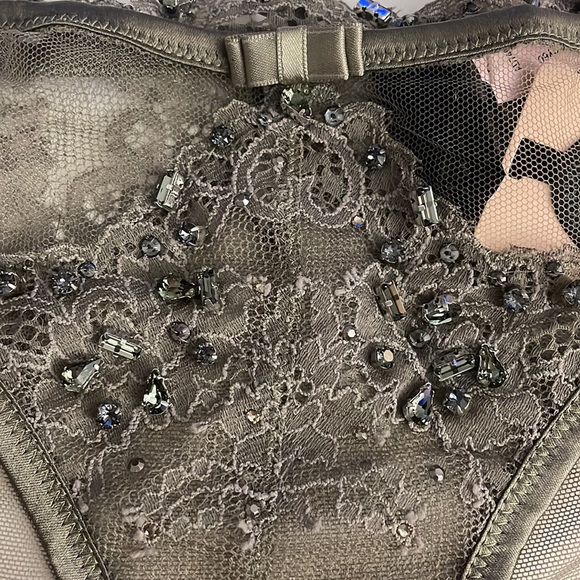 Victoria’s Secret designer collection bra & panty 32C - Picture 14 of 16